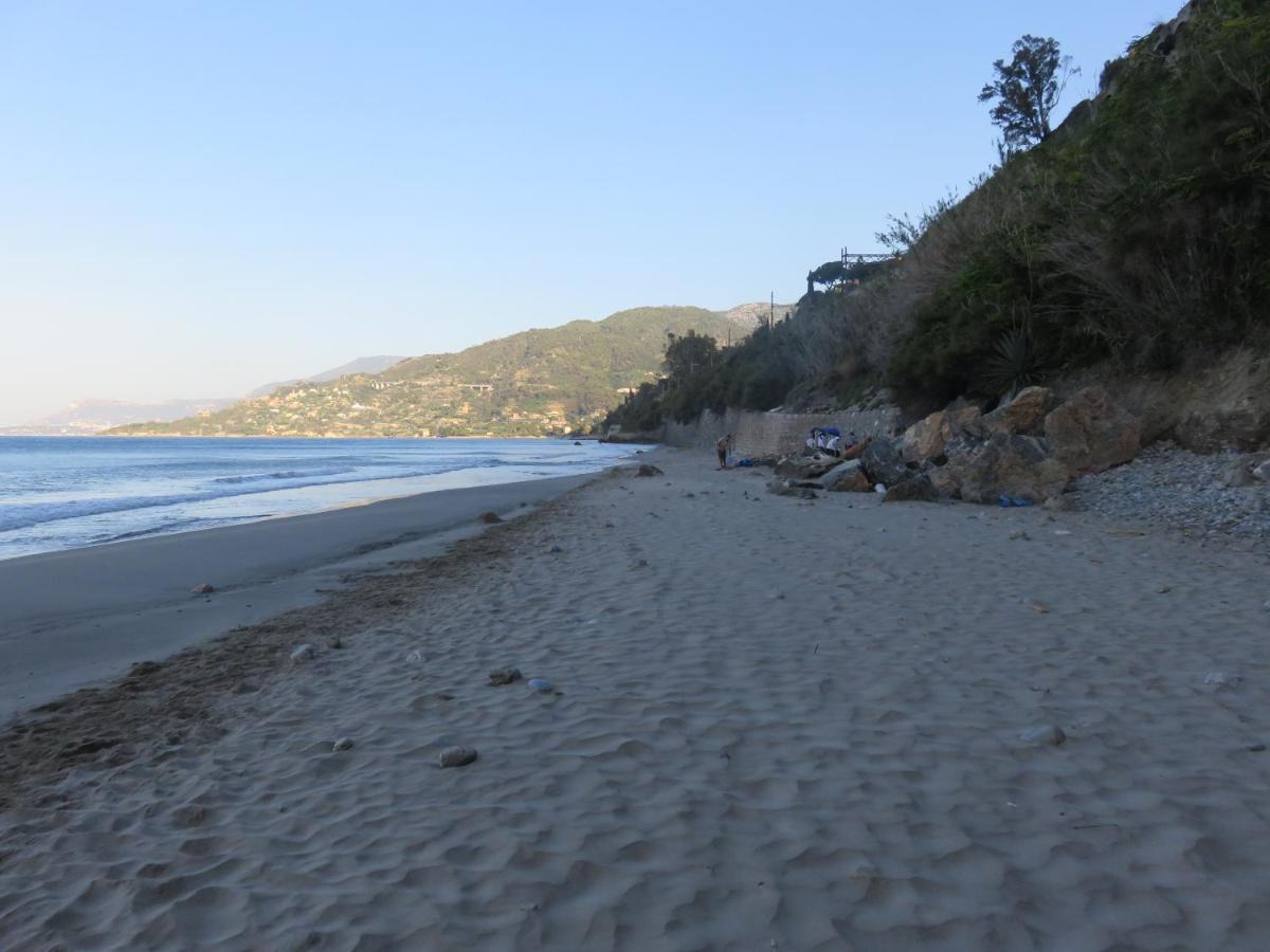 Appartamento Amaita Ventimiglia Esterno foto